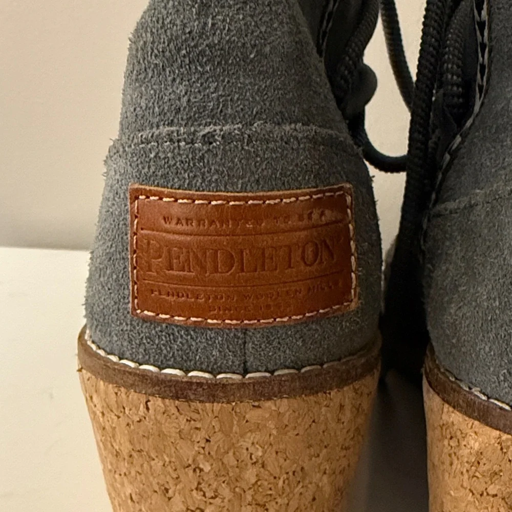 Pendleton Islegate Gray Wedge Suede Boots cute chic cork heel size 9 like new